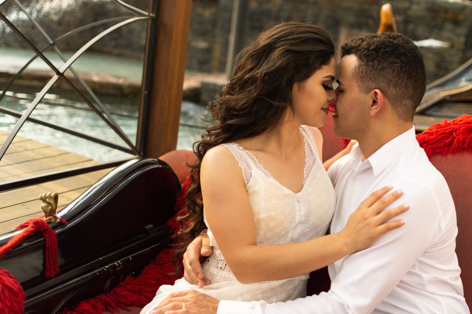 Amolatina.com - Dumb Mistakes Call Online Dating Scams